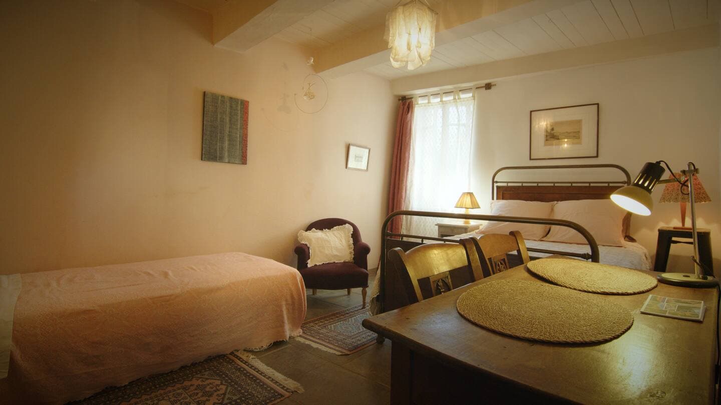 Le Castellas holiday home, bright main room