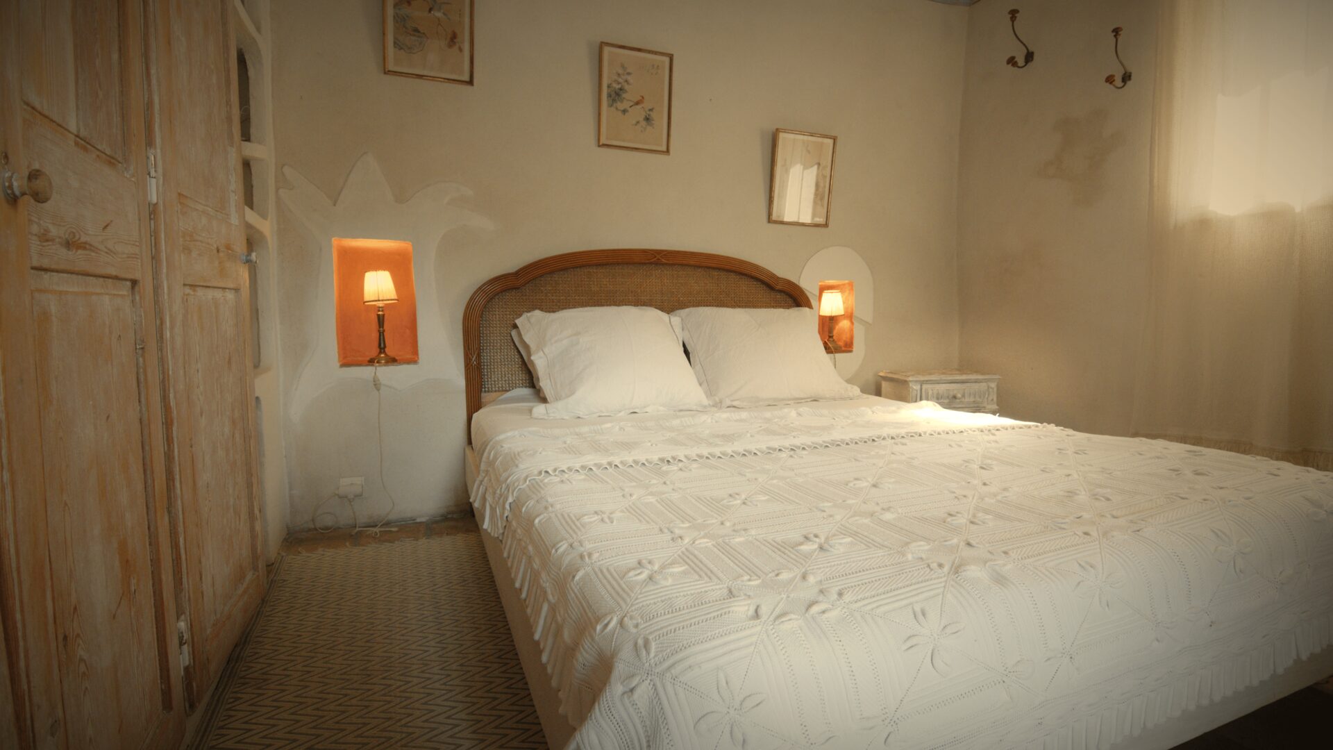 Blue Room with double bed and Provençal decor