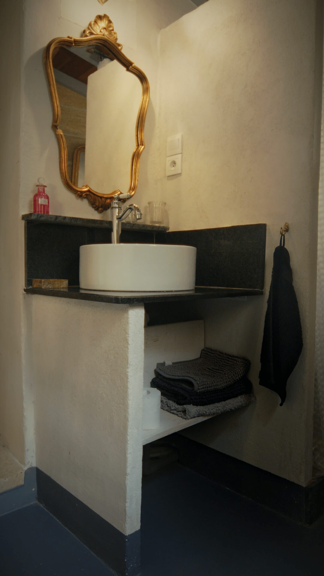 Private bathroom of the Blue Room